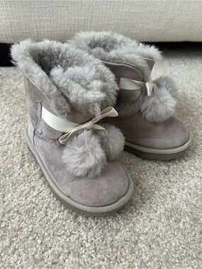 UGG Toddler Pom-Pom Shearling Boots - Light Gray